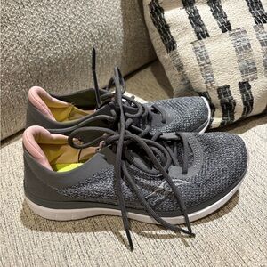 Saucony Women's Gray and Pink Sneakers